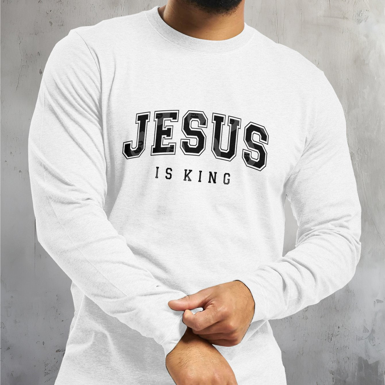 Camiseta Masculina Manga Longa com Estampa "Jesus Is King"