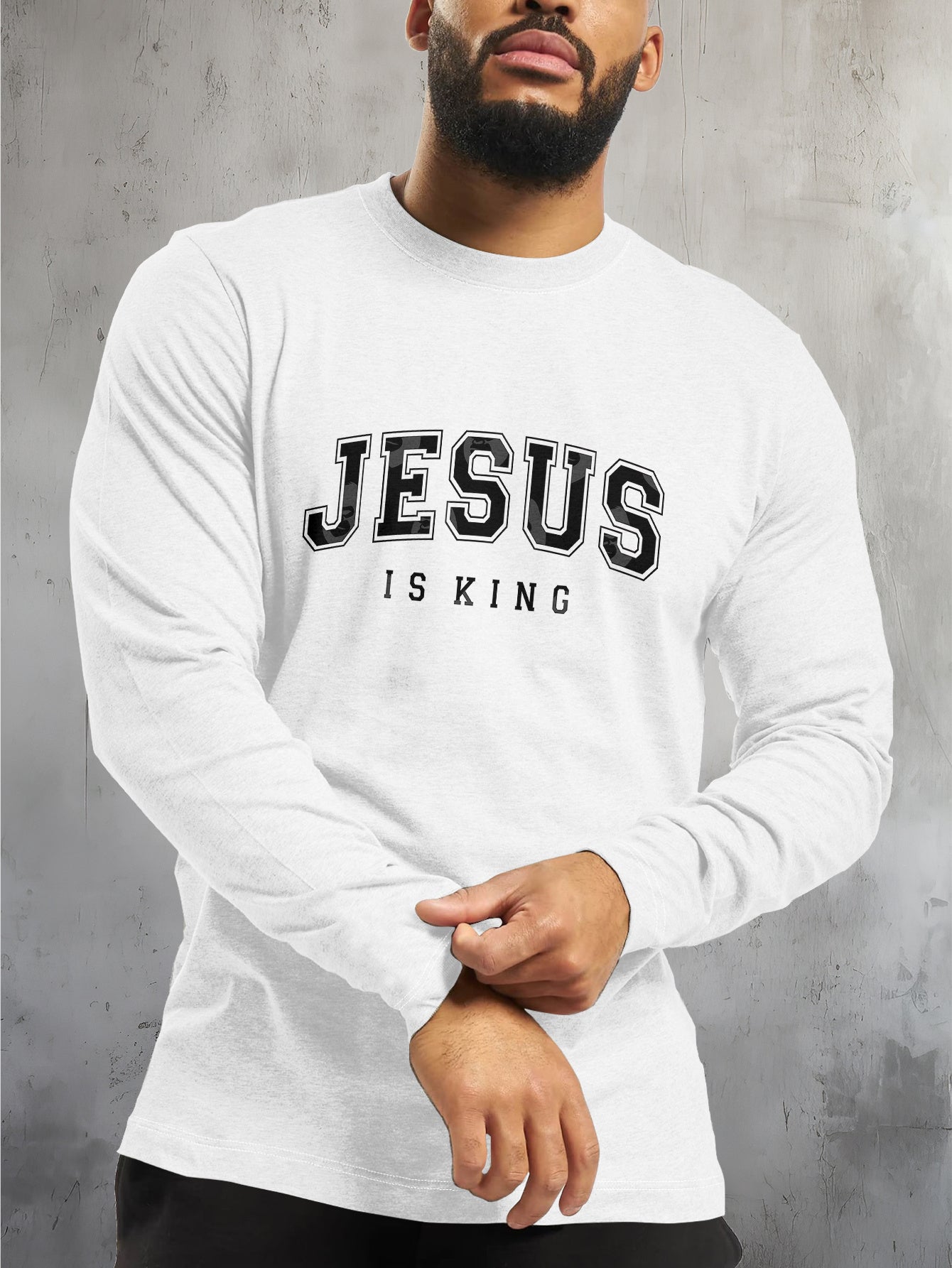 Camiseta Masculina Manga Longa com Estampa "Jesus Is King"